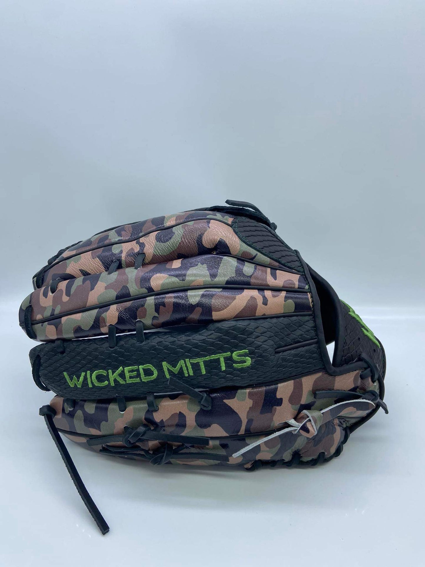 Wicked Mitts “Invader” Softball Glove